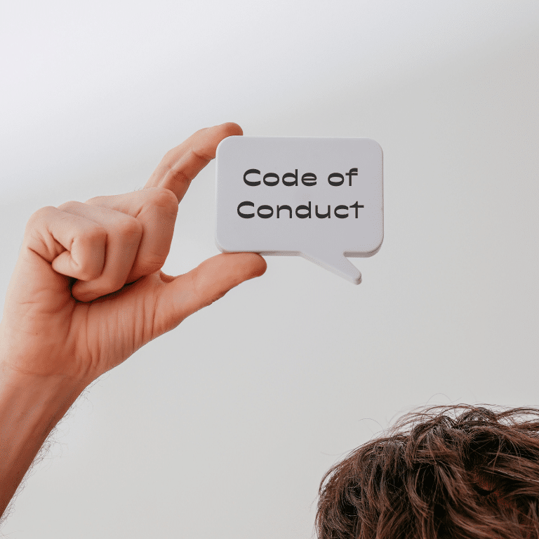 Welche Grundwerte schützt ein Code of Conduct?